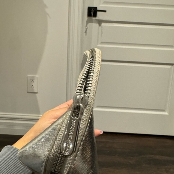 Michael kors silver pouch - Picture 3 of 6